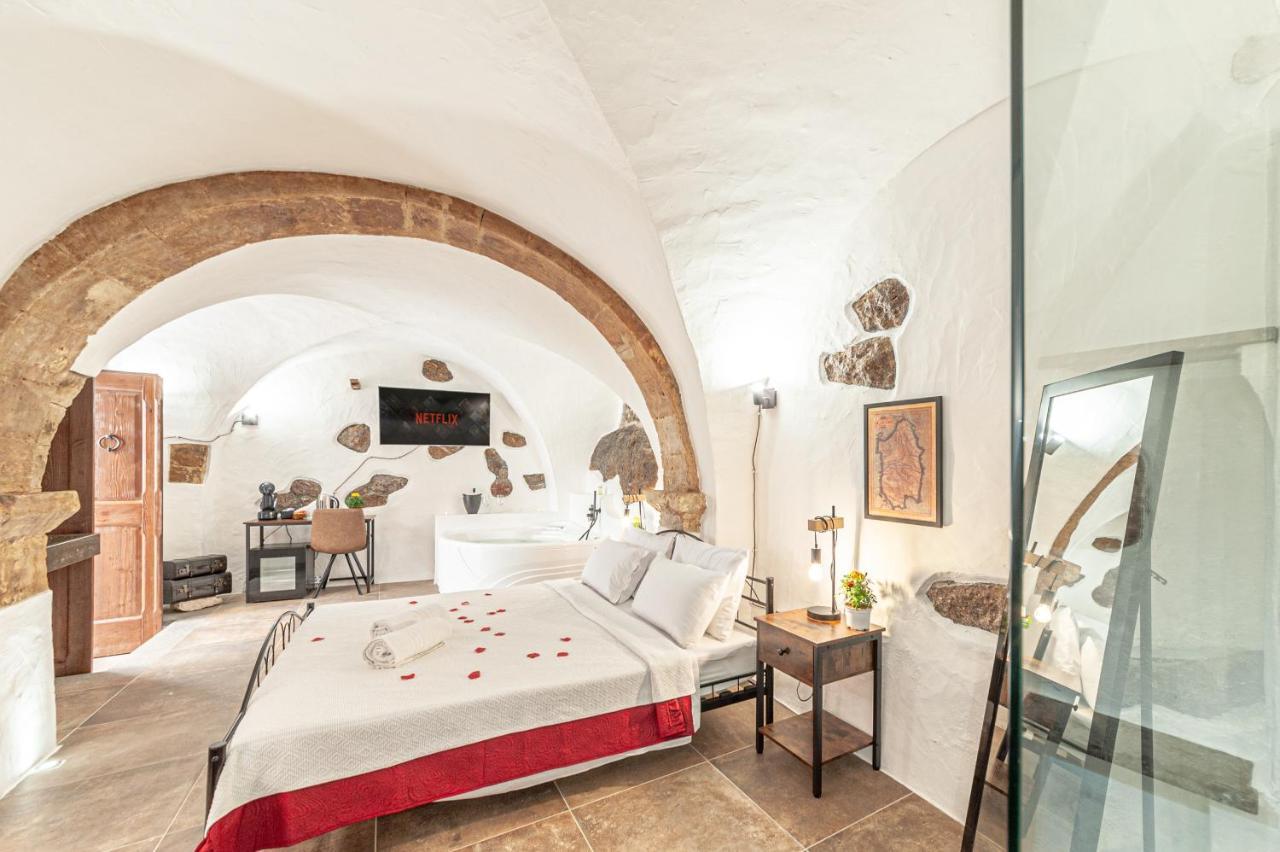 Romantic Loft With Jacuzzi In The Castle Castelsardo Exterior foto
