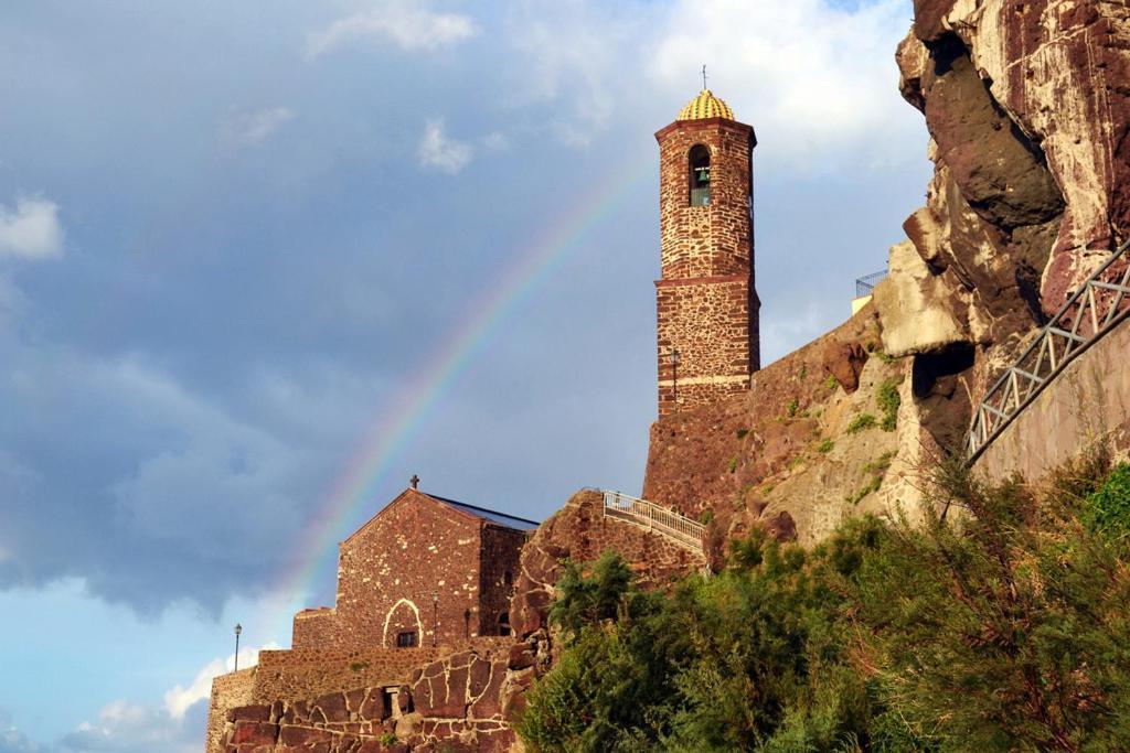 Romantic Loft With Jacuzzi In The Castle Castelsardo Exterior foto
